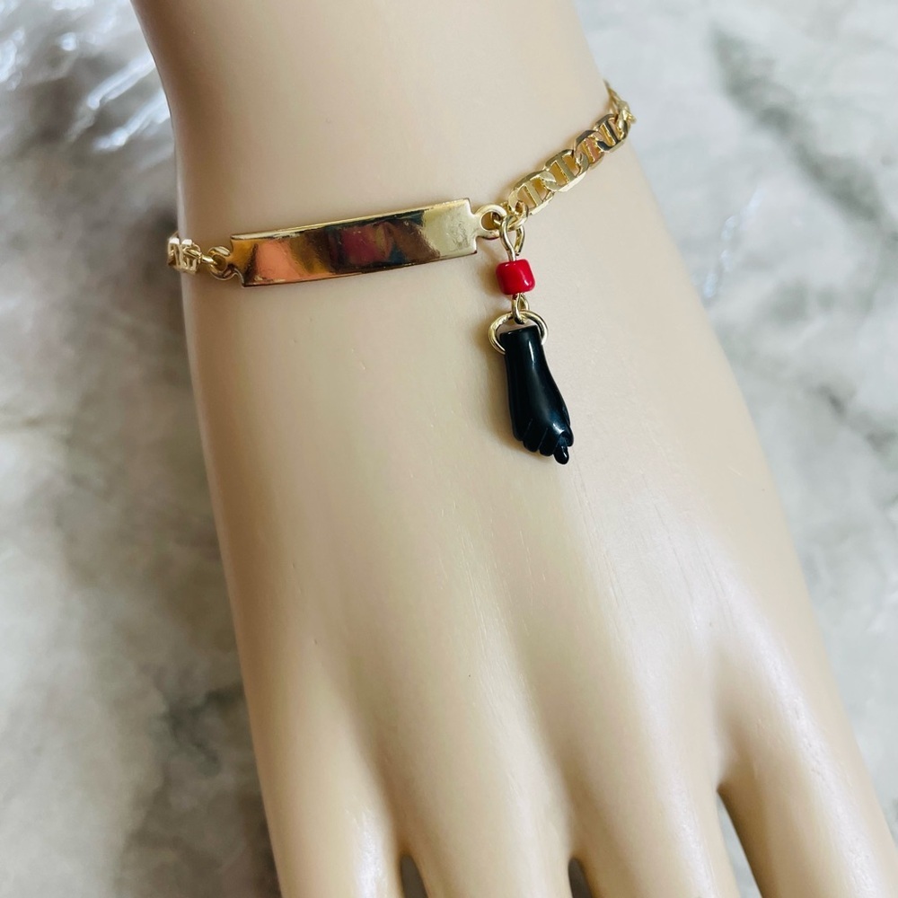 6.5in Azavache Mano Oro Laminado 18K Gold Bracelet Black Charm and Red Accent